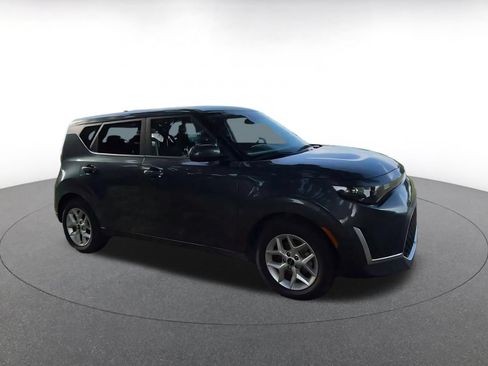 Used 2025 Kia Soul LX w/ LX Technology Package FWD image 2