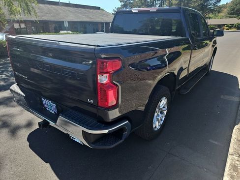 Used 2022 Chevrolet Silverado 1500 LT w/ Z71 Off-Road Package AWD/4WD image 5