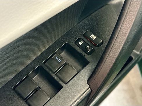 Used 2016 Toyota Corolla LE FWD image 18