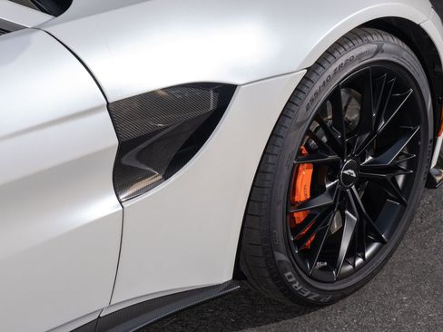 Used 2021 Aston Martin V8 Vantage Coupe RWD image 38