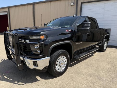 Used 2024 Chevrolet Silverado 2500 LT AWD/4WD image 11