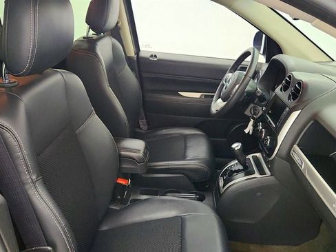 Used 2017 Jeep Compass Latitude FWD image 23