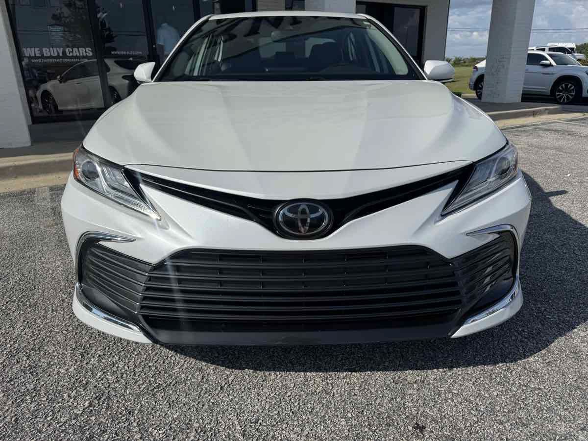 Used 2022 Toyota Camry XLE FWD image 3