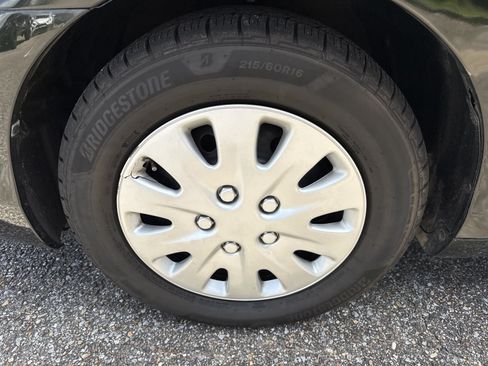 Used 2010 Toyota Camry LE FWD image 10
