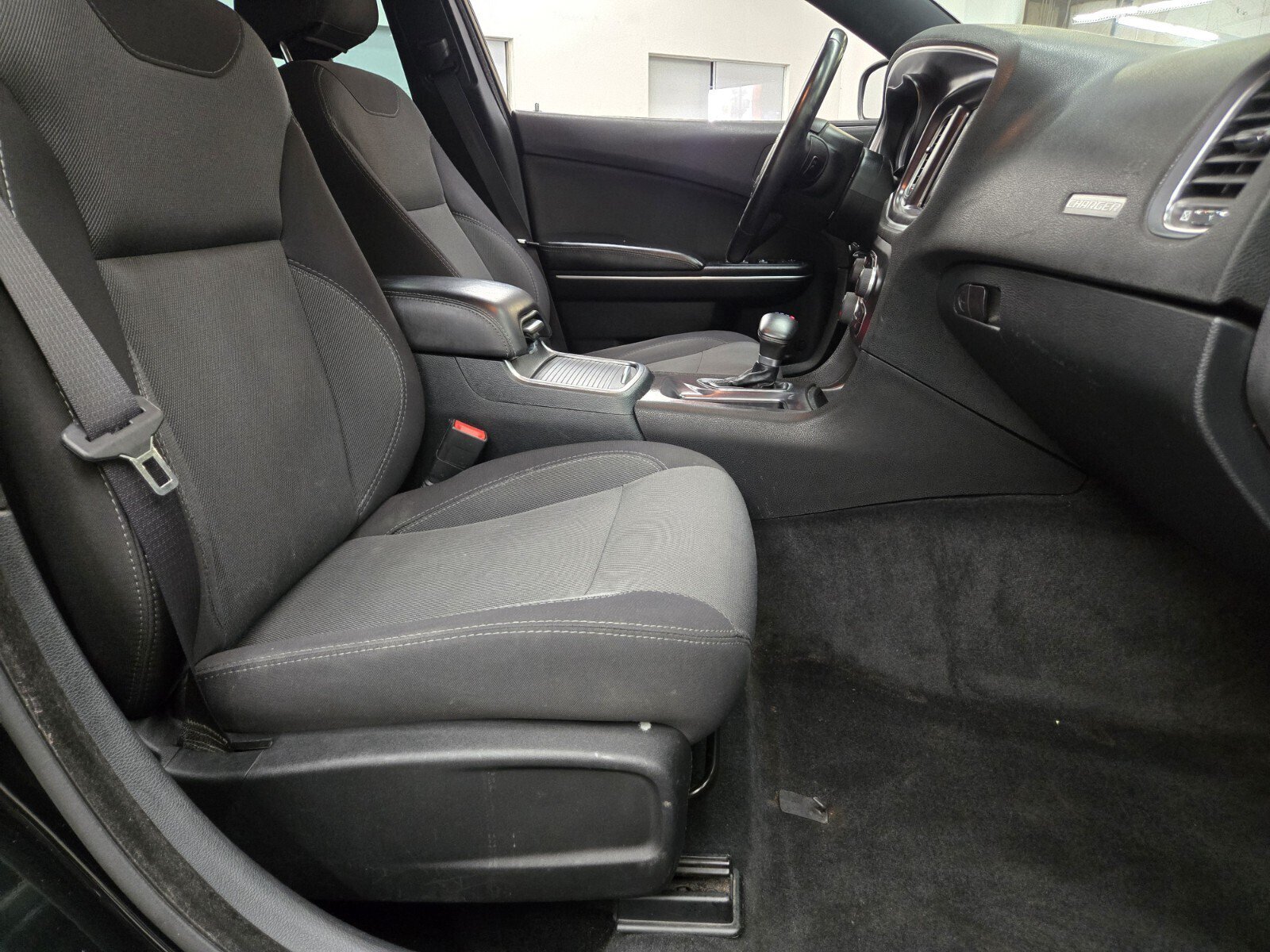 Used 2015 Dodge Charger SE RWD image 12