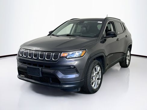 Used 2022 Jeep Compass Latitude w/ Sun and Sound Group AWD/4WD image 1