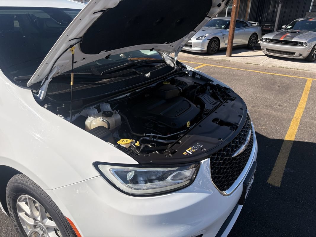 Used 2024 Chrysler Pacifica Touring-L FWD image 26