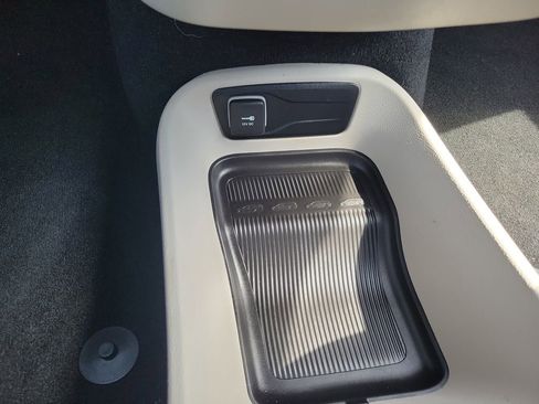 Used 2023 Chrysler Pacifica Touring-L FWD image 26