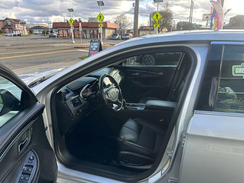 Used 2017 Chevrolet Impala LT w/ Convenience Package FWD image 10