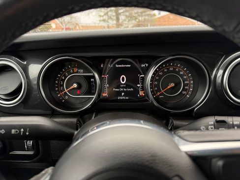 Used 2023 Jeep Wrangler Altitude image 30