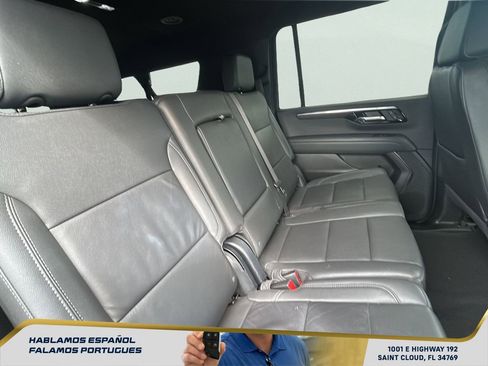 Used 2025 Chevrolet Suburban Z71 image 32