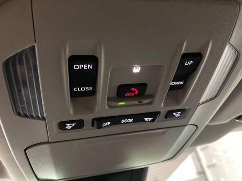 Used 2024 Toyota Highlander XLE image 33