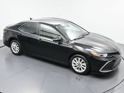 Used 2022 Toyota Camry LE FWD image 34