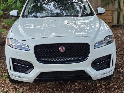 Used 2017 Jaguar F-PACE R-Sport image 1