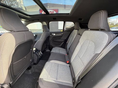 Used 2024 Volvo XC40 B5 Core image 17