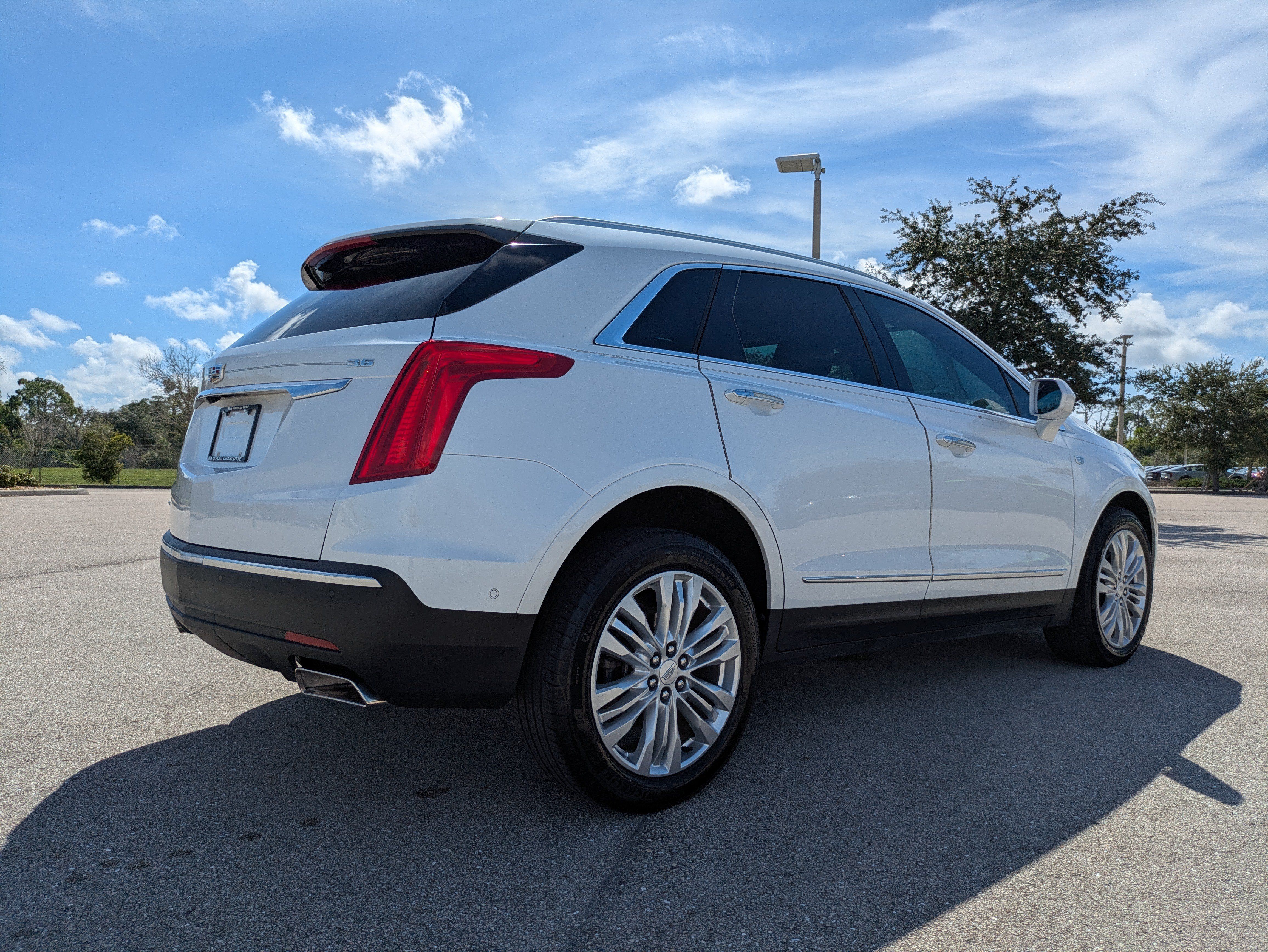 Used 2017 Cadillac XT5 Premium Luxury w/ Driver Assist Package AWD/4WD image 4