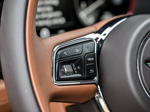 Used 2022 Bentley Bentayga AWD/4WD image 28