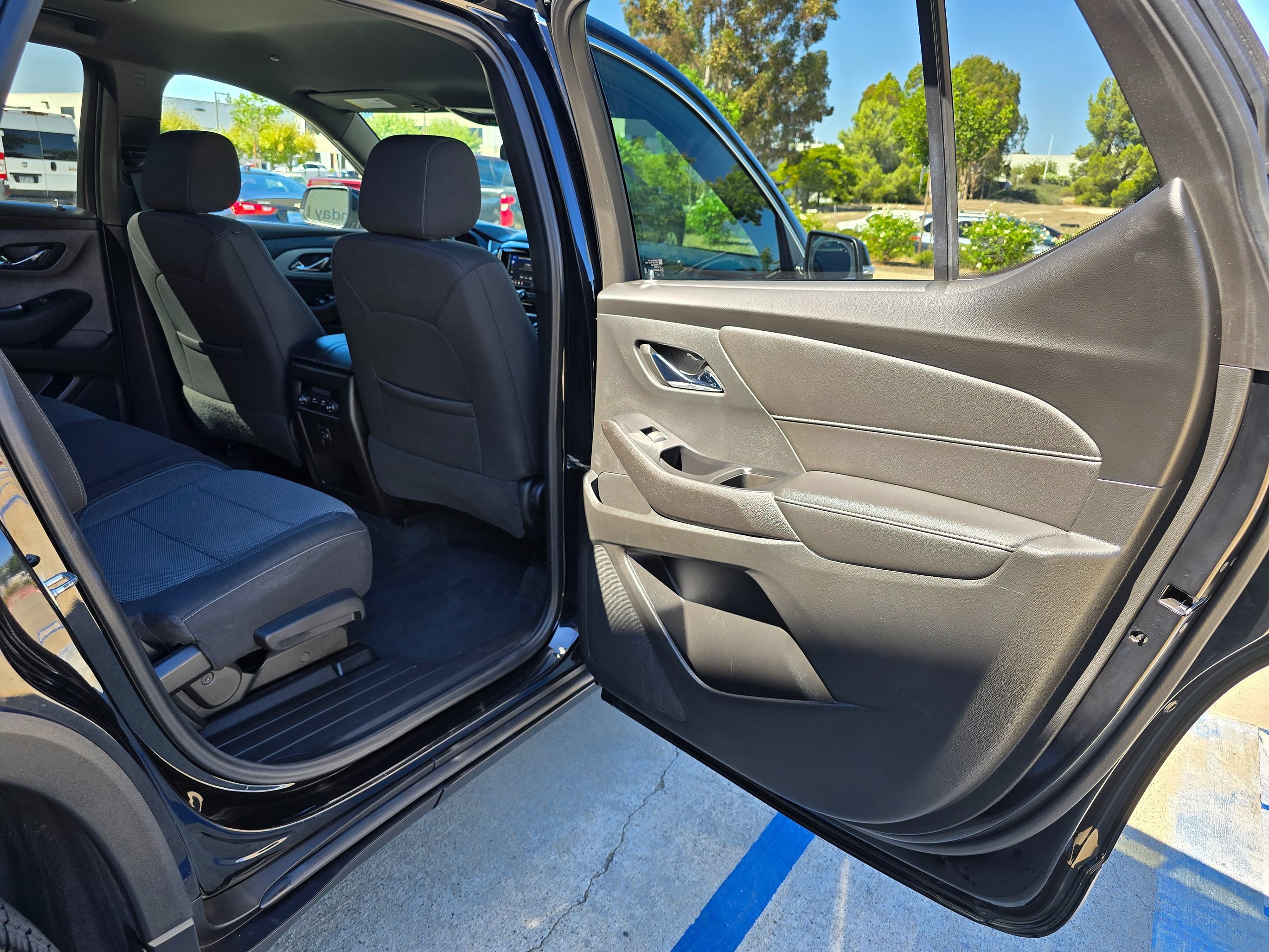 Used 2023 Chevrolet Traverse LT FWD image 30