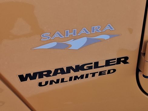 Used 2013 Jeep Wrangler Unlimited Sahara image 29