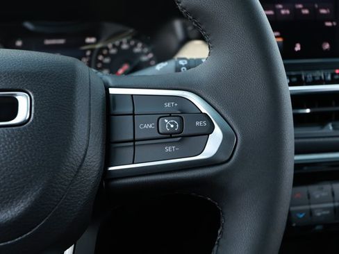 New 2026 Jeep Compass Latitude AWD/4WD image 14