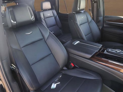 Certified 2024 Cadillac Escalade Luxury image 33