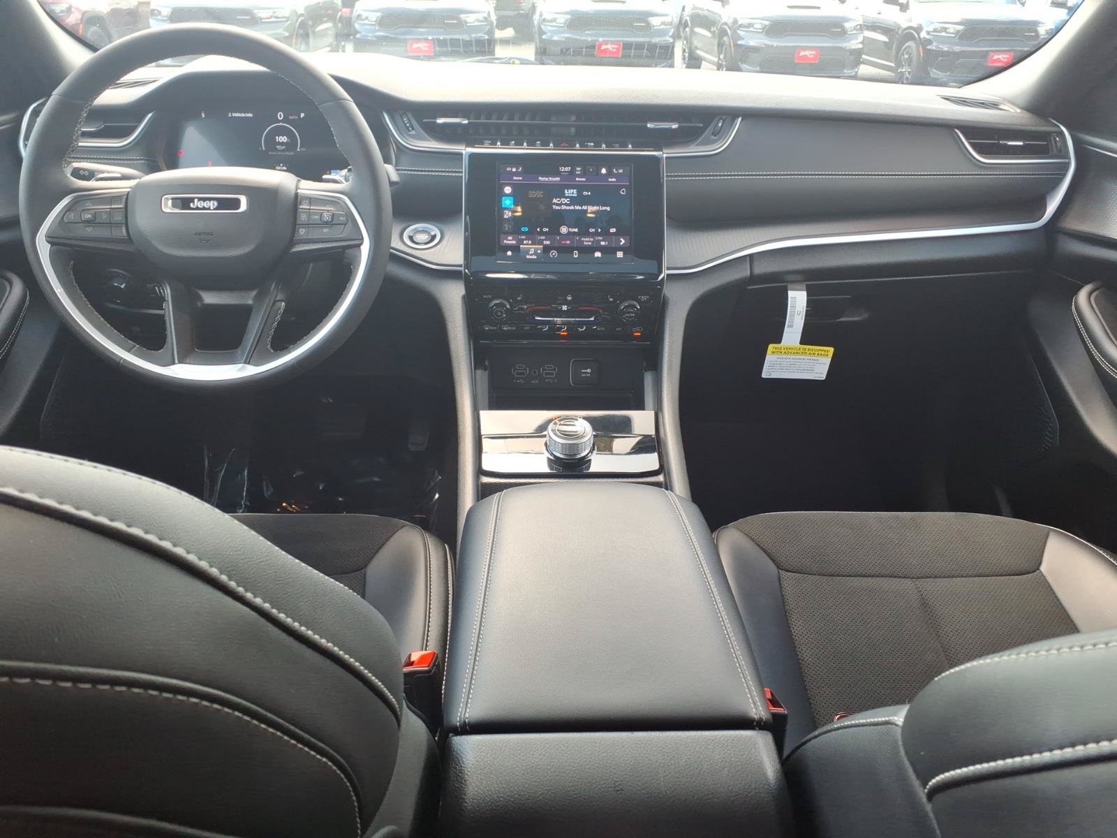 Used 2023 Jeep Grand Cherokee Altitude AWD/4WD image 12