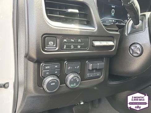 Used 2024 Chevrolet Suburban Premier AWD/4WD image 16
