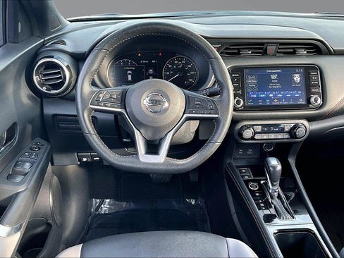 Used 2021 Nissan Kicks SR w/ SR Premium Package FWD image 5