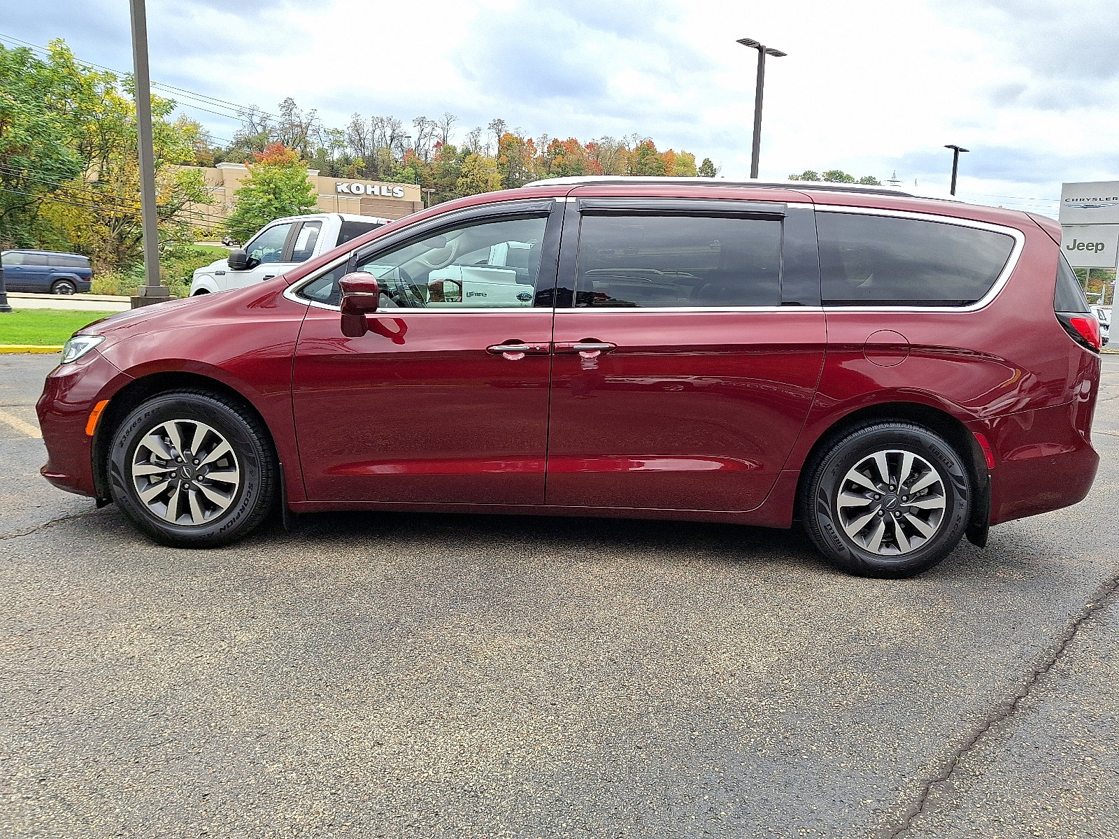 Certified 2021 Chrysler Pacifica Touring-L w/ Premium & Safety Sphere Group FWD image 7