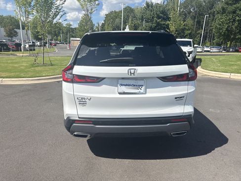 Used 2025 Honda CR-V Sport Touring image 9