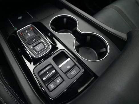 Used 2024 Honda Pilot Touring image 18