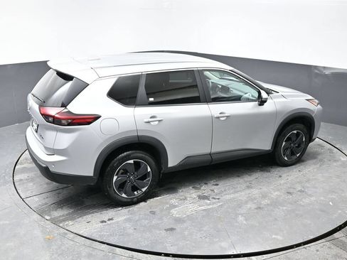 Used 2024 Nissan Rogue SV AWD/4WD image 40