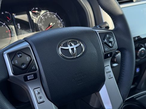 Used 2022 Toyota 4Runner SR5 Premium image 17