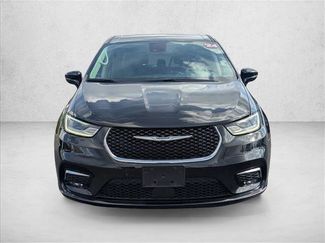 Used 2024 Chrysler Pacifica Select video 2