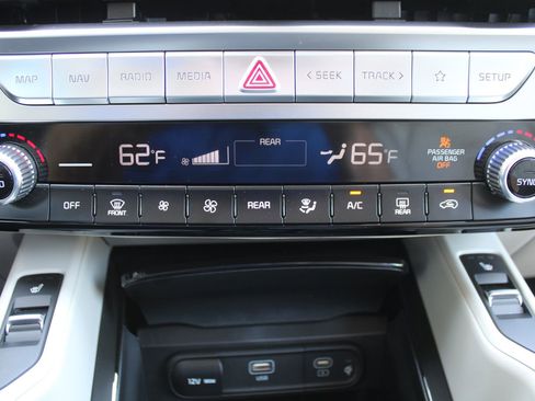 Certified 2024 Kia Telluride S w/ S Sunroof Package FWD image 42