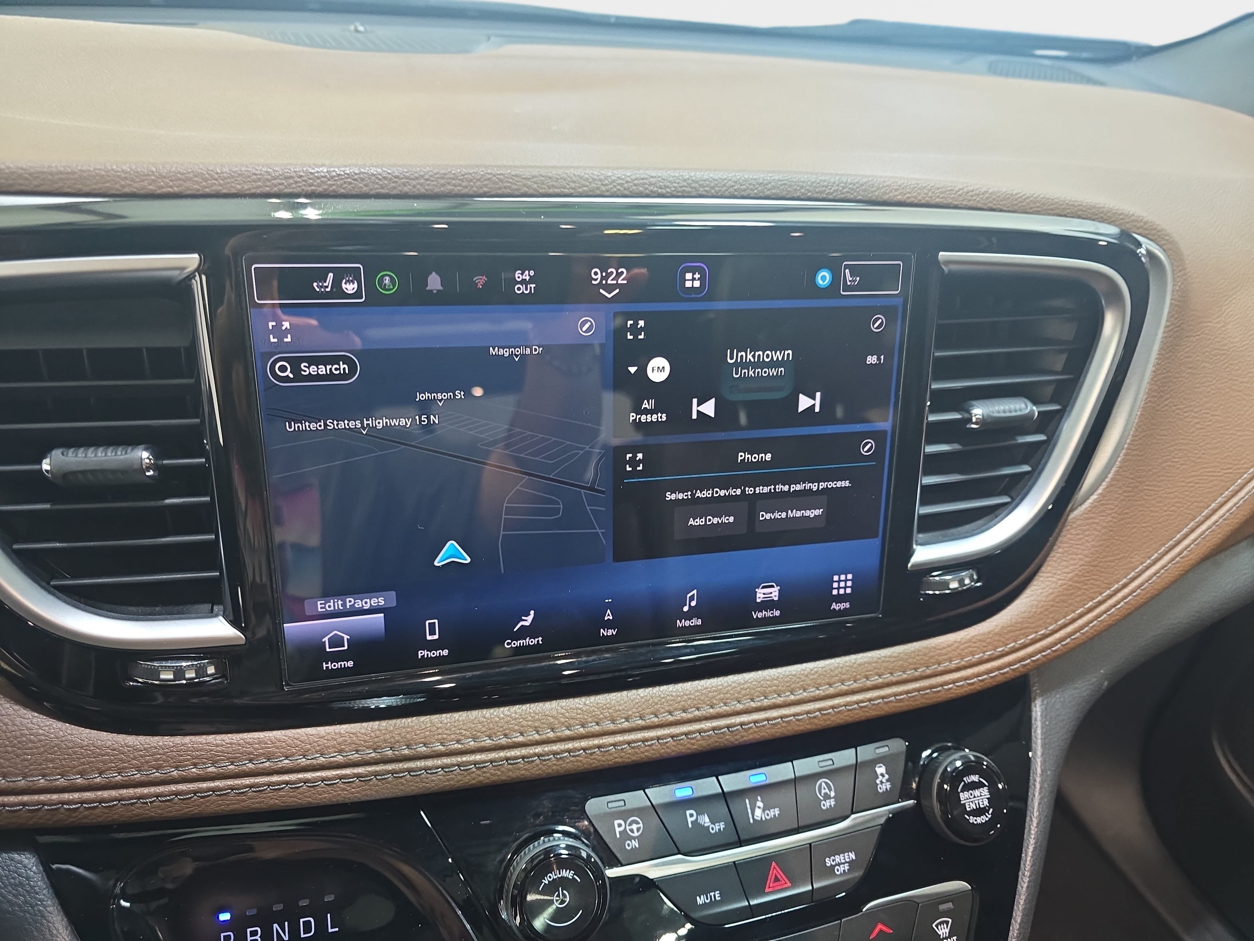 Used 2021 Chrysler Pacifica Limited w/ Uconnect Theater Family Group AWD/4WD image 18