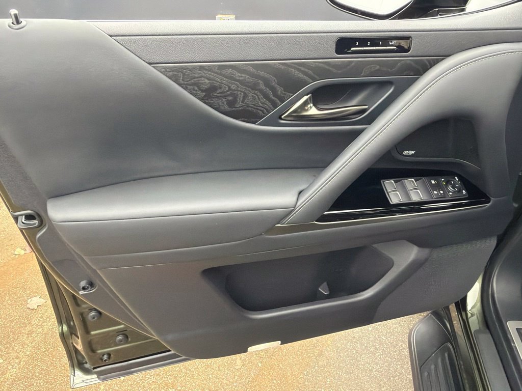 Used 2026 Lexus LX 700h Luxury AWD/4WD image 13