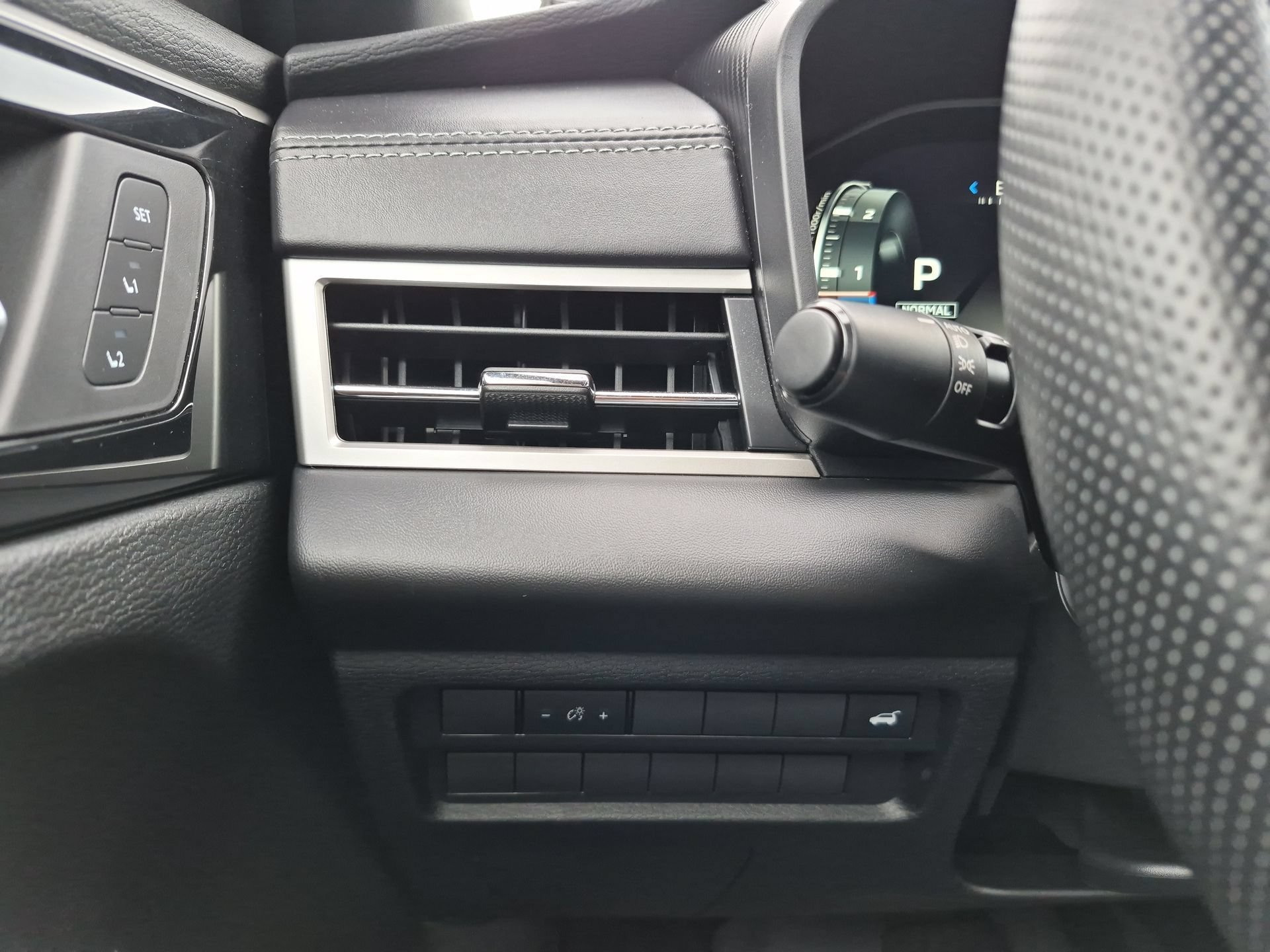 Used 2024 Mitsubishi Outlander SEL AWD/4WD image 18