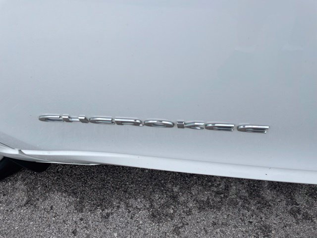 Used 2018 Jeep Cherokee Overland w/ Technology Group AWD/4WD image 6