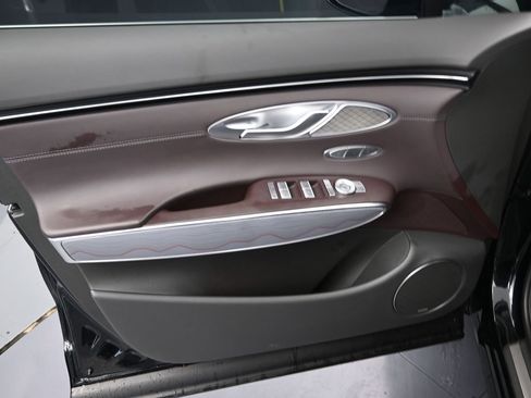 Used 2022 Genesis GV70 2.5T w/ Advanced Package image 13