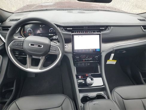 New 2025 Jeep Grand Cherokee Limited w/ Trailer Tow Package image 13