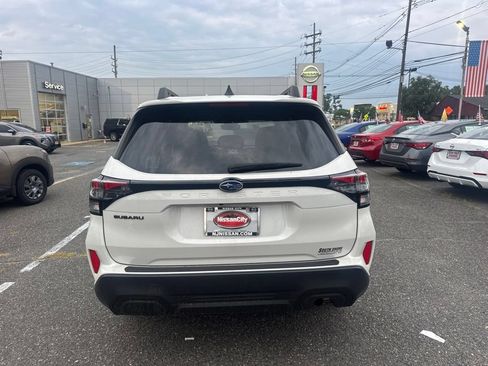 Used 2025 Subaru Forester Premium AWD/4WD image 3