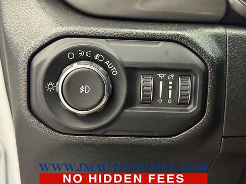 Used 2019 Jeep Wrangler Unlimited Sahara w/ Cold Weather Group AWD/4WD image 36