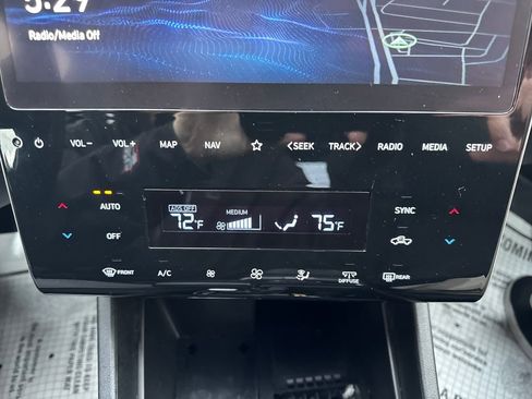 Used 2023 Hyundai Santa Cruz SEL Premium image 19