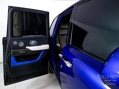 Used 2021 Rolls-Royce Cullinan Black Badge image 26