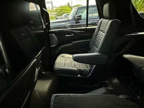 Used 2024 Cadillac Escalade Sport Platinum w/ LPO, ONYX Package AWD/4WD image 12