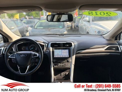 Used 2018 Ford Fusion SE w/ Fusion SE Technology Package FWD image 23