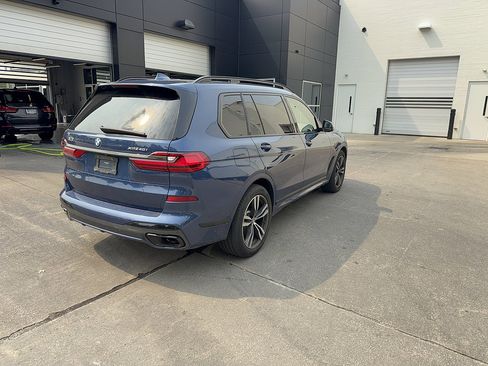 Used 2022 BMW X7 xDrive40i w/ M Sport Package AWD/4WD image 3