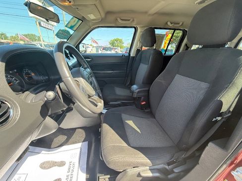 Used 2014 Jeep Patriot Latitude AWD/4WD image 5