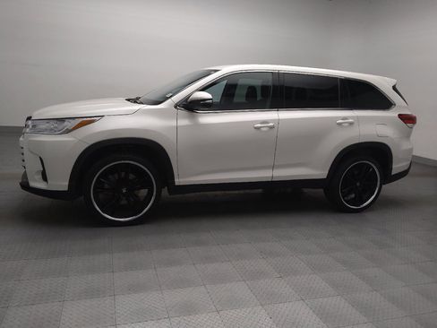 Used 2019 Toyota Highlander LE image 2
